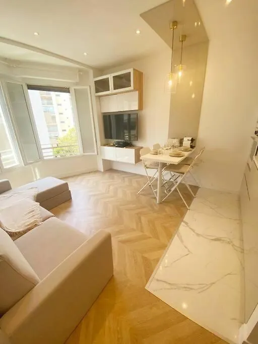 Appartement 2P Idealement Place Juan Les Pins 0*, Juan-les-Pins Francia